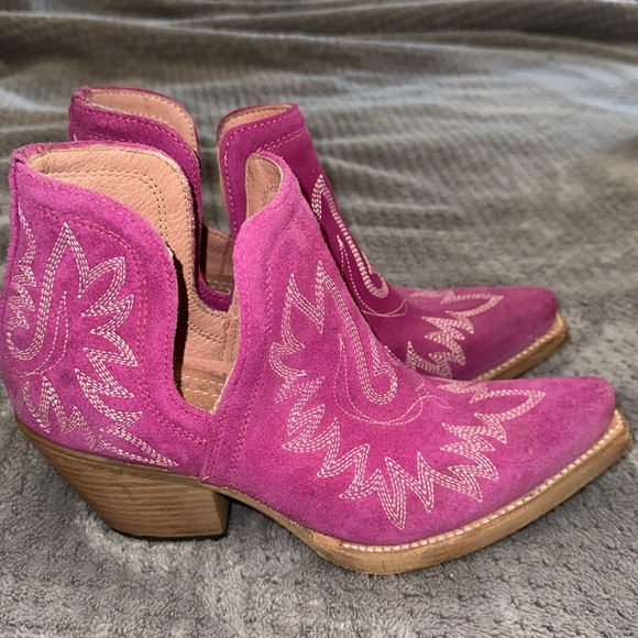 Ariat size 7 Pink Suede Western Ankle Boots - Picture 2 of 5